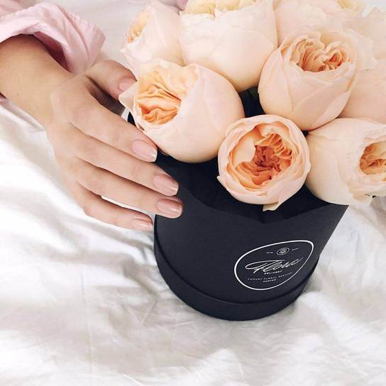 Шляпная коробка Demi "Розы Austin Juliet" BLVCK